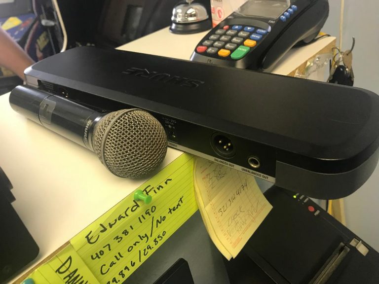 Repair MICROPHONE AND RECEIVER MICROPHONE SHURE K7 590-602MHZ RECEIVER SHURE PG88 WIRELESS KB108105